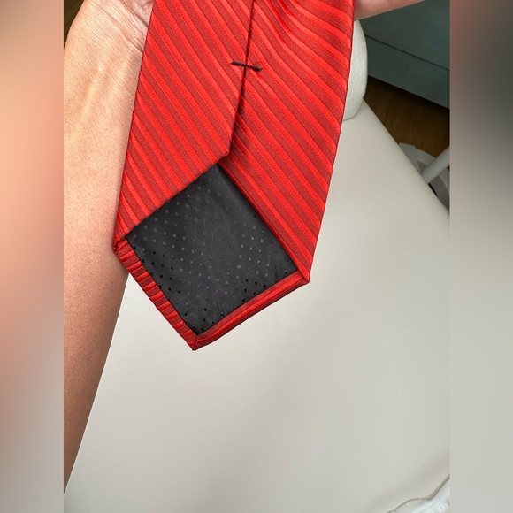 Pierre Cardin Men red Tie - Picture 5 of 5